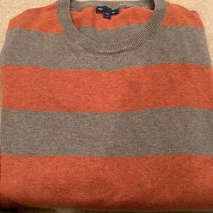 Gap sweater